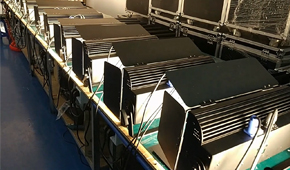 LED三基色灯生产环境