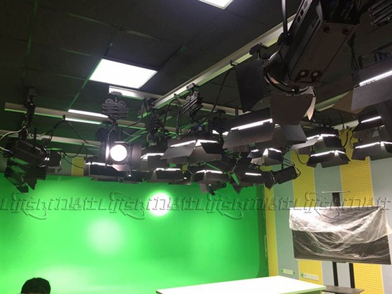重庆交通大学校园虚拟演播室灯光系统设备配置