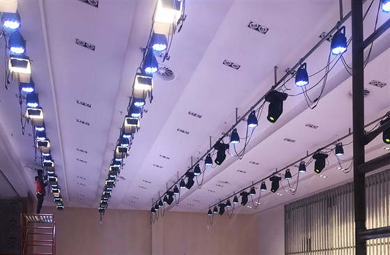 吊挂式LED会议灯