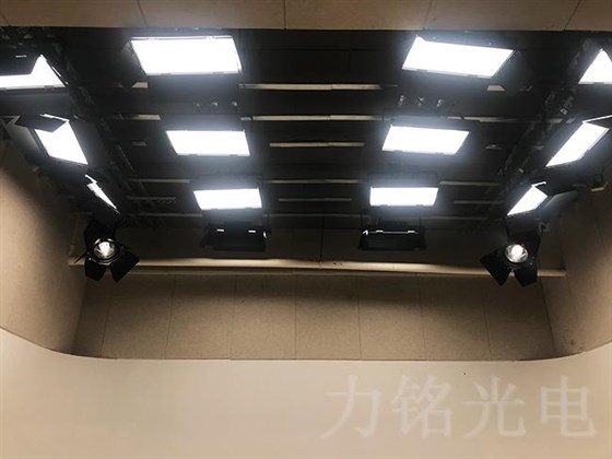 学校虚拟演播室灯光设备