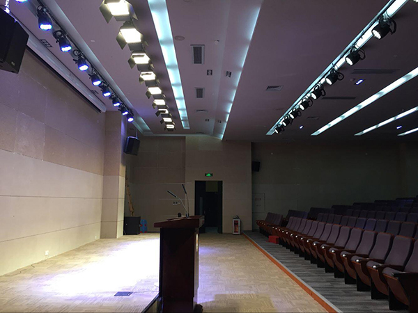 南方科技大学校园阶梯会议室灯光配置